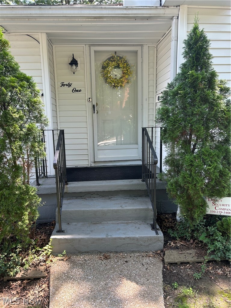 41 8th Street Barberton OH 44203