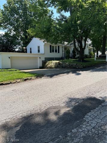 41 8th Street Barberton OH 44203