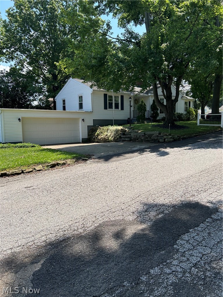 41 8th Street Barberton OH 44203