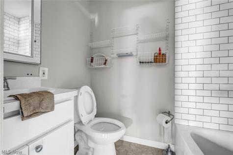 15 Edgewood Avenue Bedford OH 44146