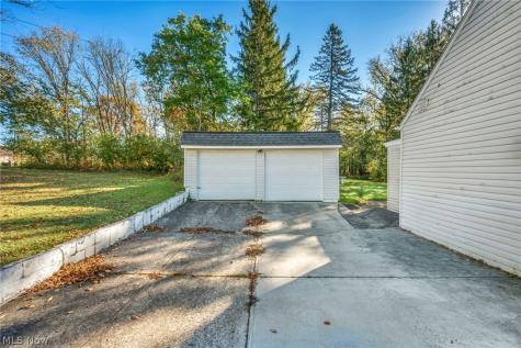 15 Edgewood Avenue Bedford OH 44146