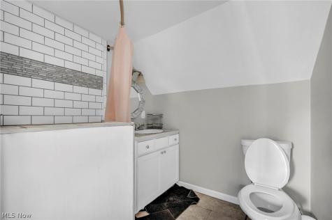15 Edgewood Avenue Bedford OH 44146