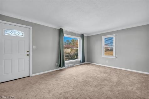15 Edgewood Avenue Bedford OH 44146