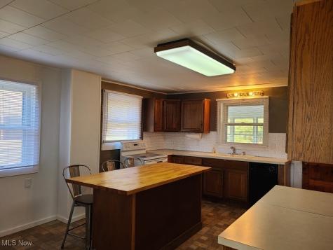 3929 Robertsville Avenue SE Minerva OH 44657