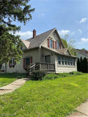1023 Applegrove Street NW North Canton OH 44720