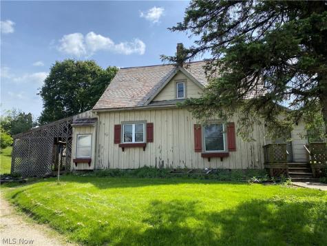 1023 Applegrove Street NW North Canton OH 44720