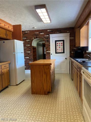 1023 Applegrove Street NW North Canton OH 44720