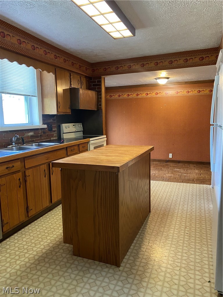 1023 Applegrove Street NW North Canton OH 44720