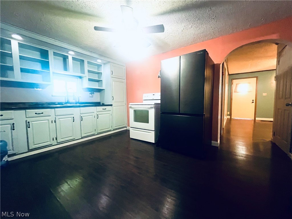 4695 Grapeland Avenue Louisville OH 44641