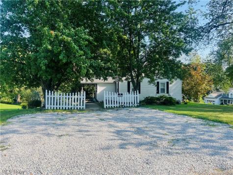 4695 Grapeland Avenue Louisville OH 44641
