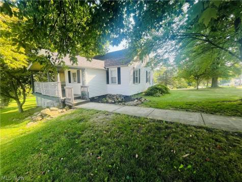 4695 Grapeland Avenue Louisville OH 44641