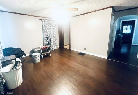 4695 Grapeland Avenue Louisville OH 44641
