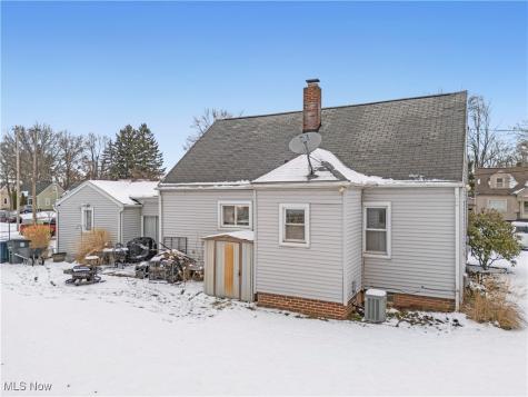 210 Davenport Avenue Akron OH 44312