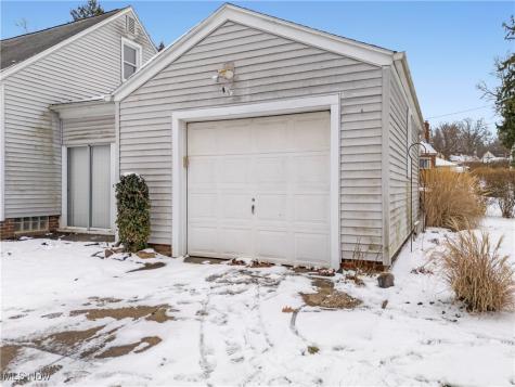 210 Davenport Avenue Akron OH 44312