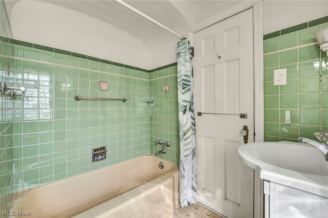 145 E 211th Street Euclid OH 44123