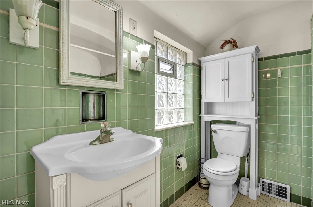 145 E 211th Street Euclid OH 44123