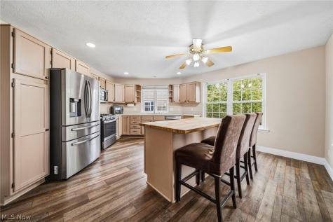 Aspen Hills Lane Burton OH 44021