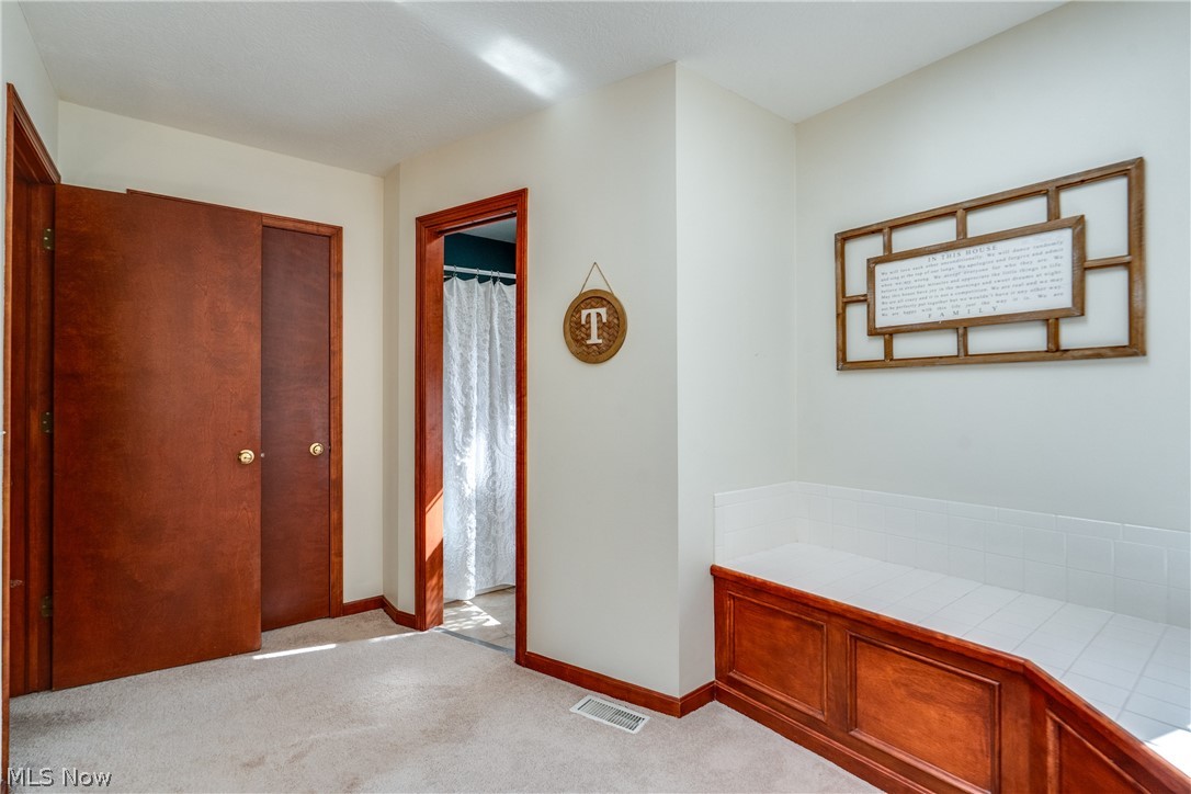 5137 Plain Center Avenue NE Canton OH 44714
