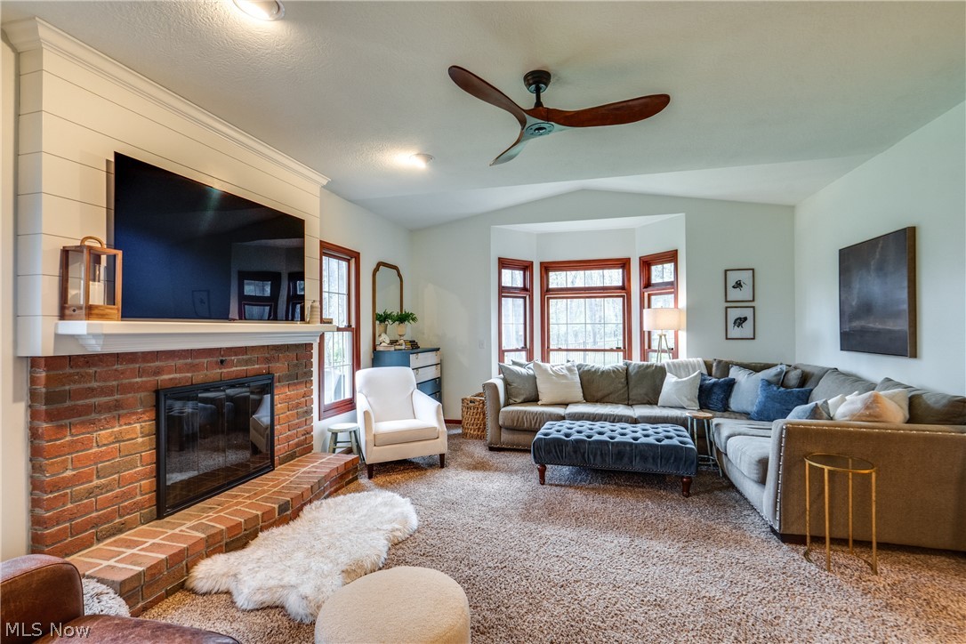 5137 Plain Center Avenue NE Canton OH 44714