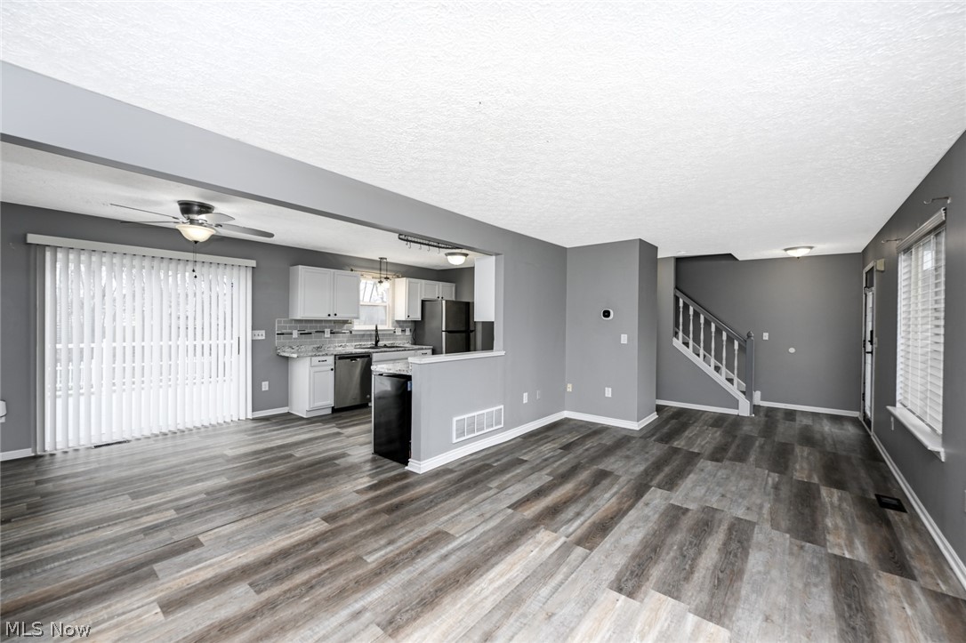 1083 Reeves Court Lakemore OH 44312