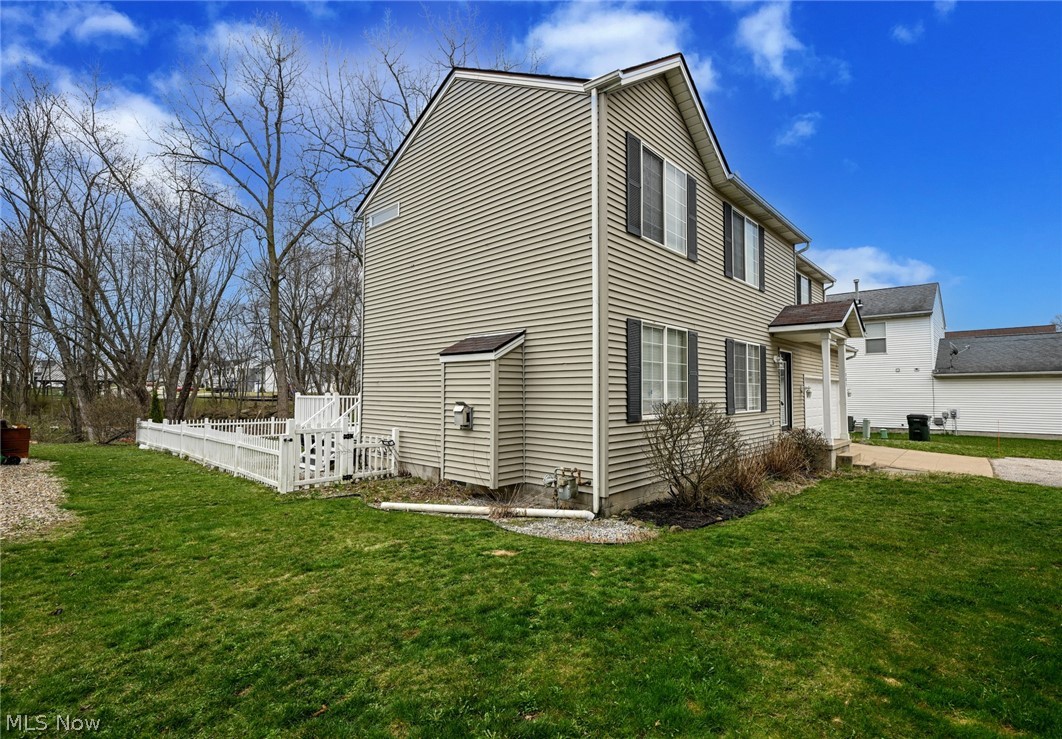1083 Reeves Court Lakemore OH 44312