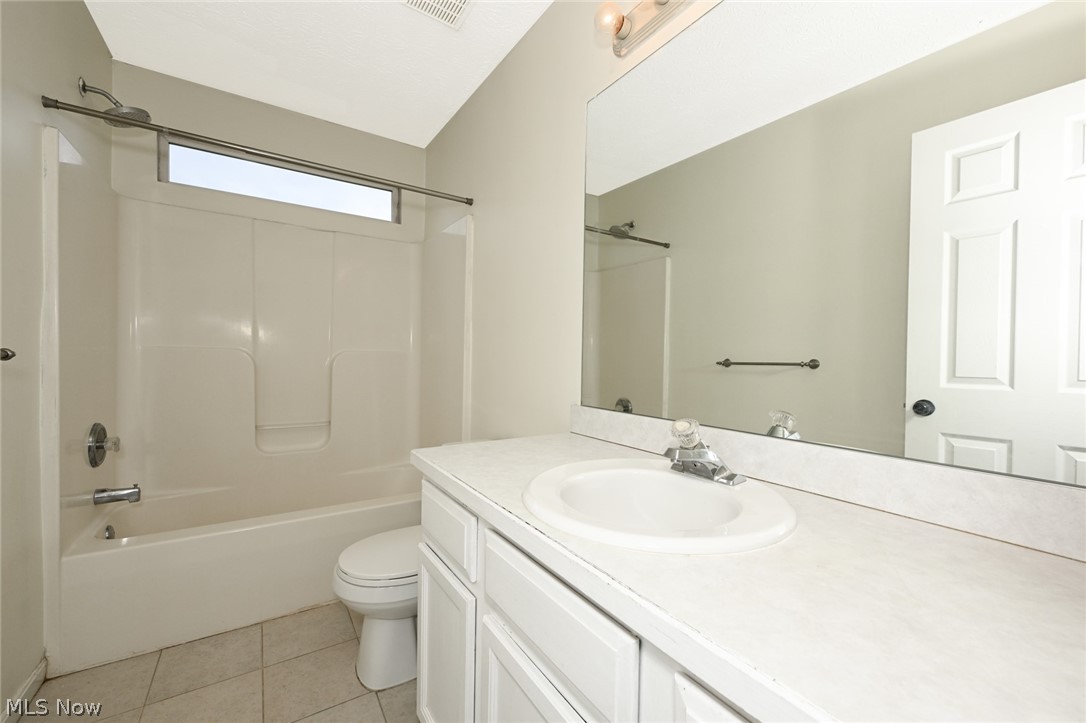 1083 Reeves Court Lakemore OH 44312