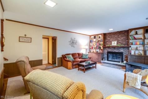 6100 Paisley Drive North Olmsted OH 44070