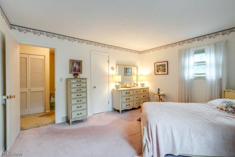 6100 Paisley Drive North Olmsted OH 44070