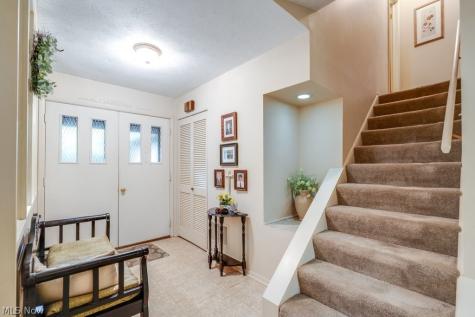 6100 Paisley Drive North Olmsted OH 44070