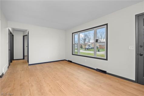 897 Livermore Lane Elyria OH 44035