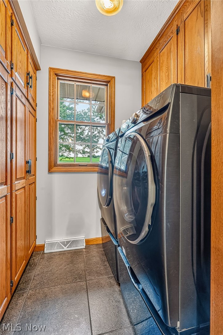 8537 Central Road NW Strasburg OH 44680