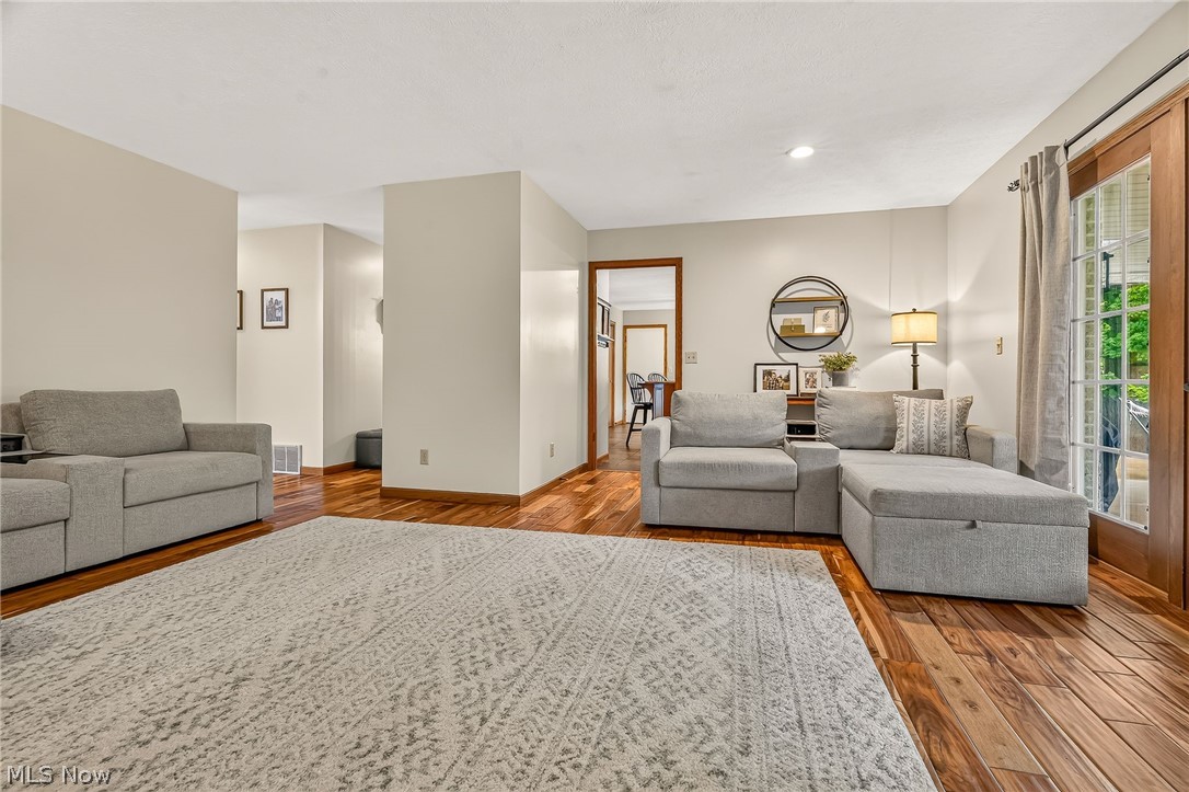 8537 Central Road NW Strasburg OH 44680