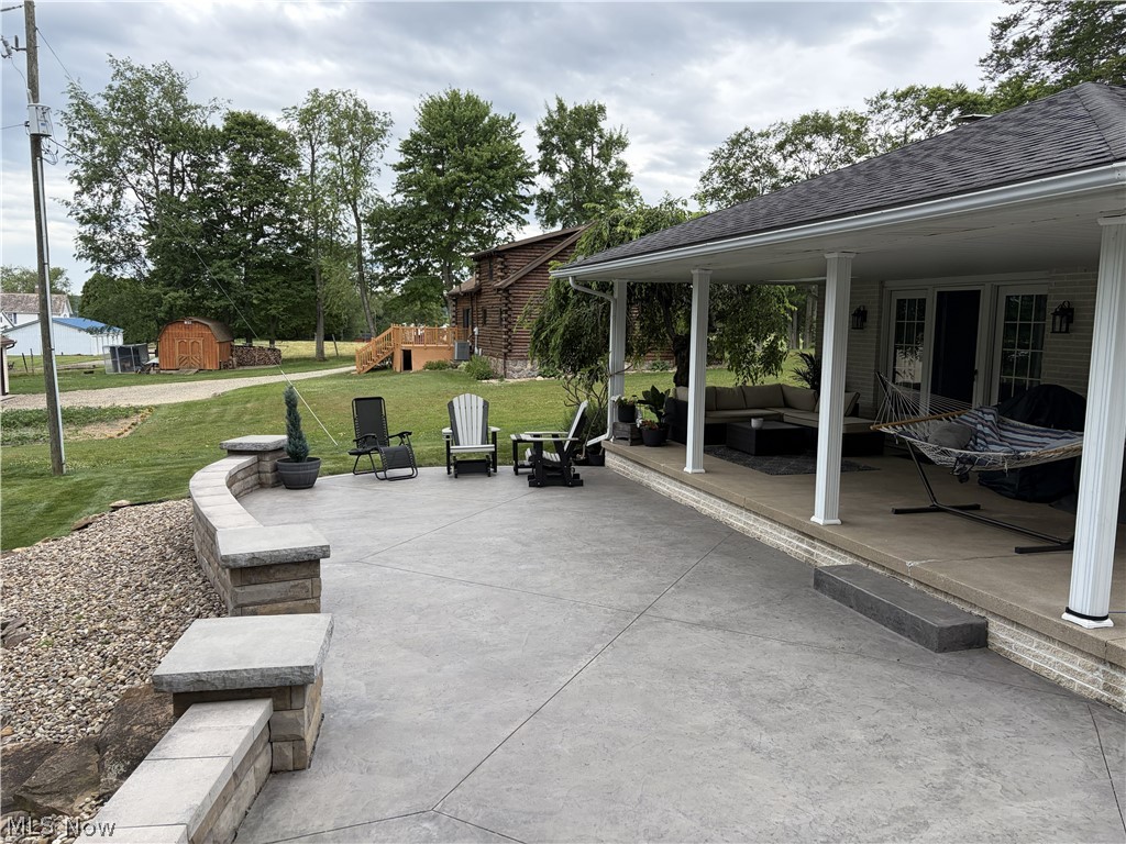 8537 Central Road NW Strasburg OH 44680