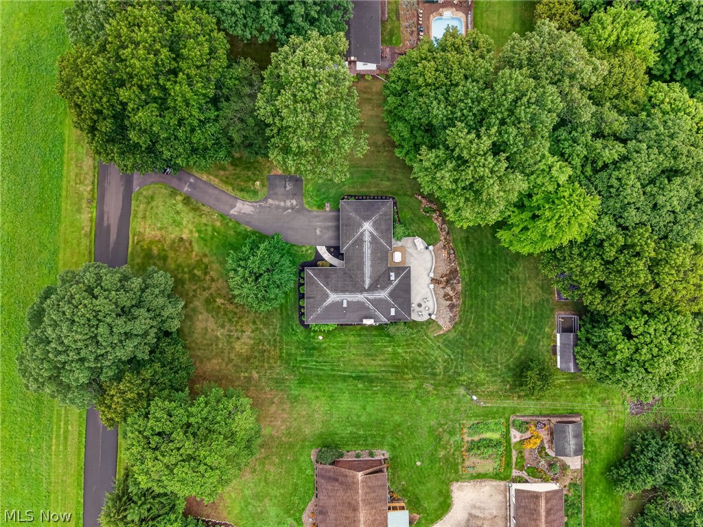 8537 Central Road NW Strasburg OH 44680