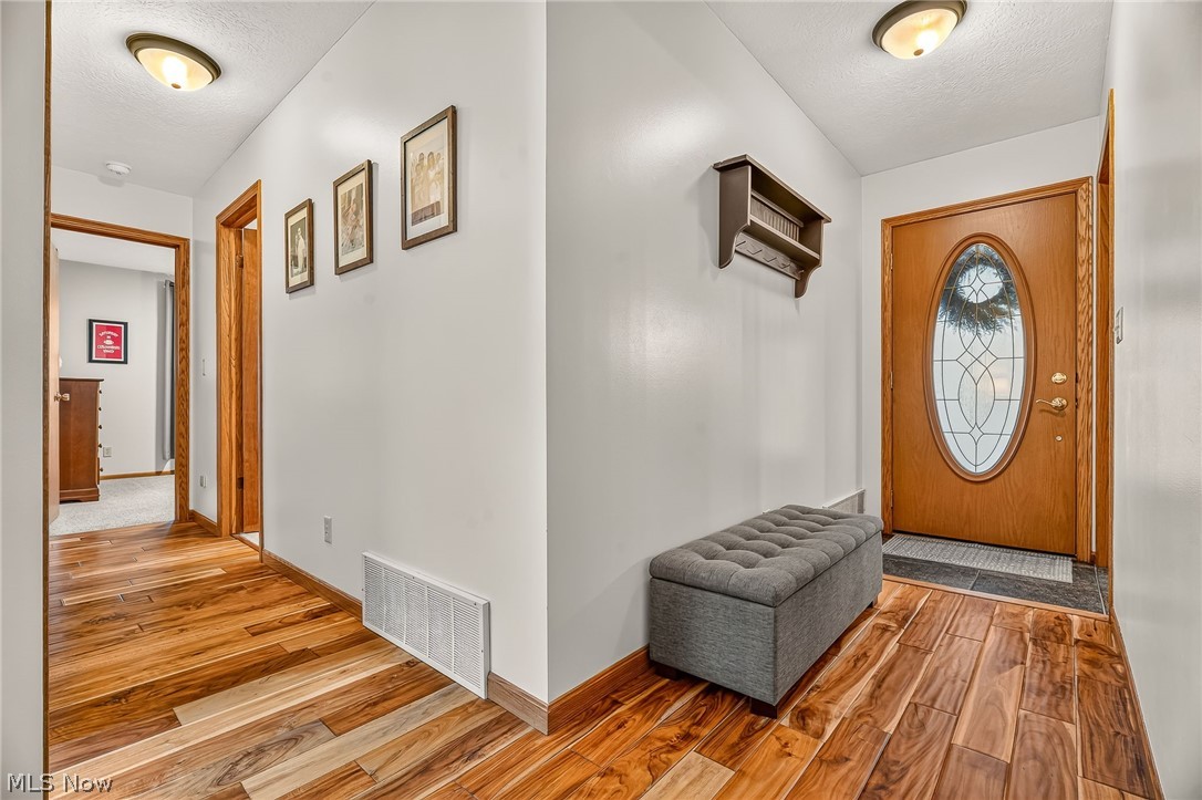 8537 Central Road NW Strasburg OH 44680