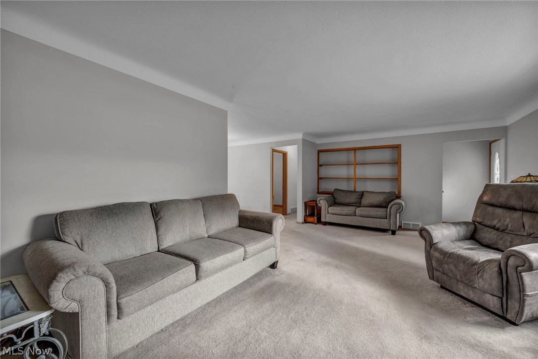 8382 Parkdale Drive North Royalton OH 44133