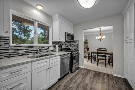 8382 Parkdale Drive North Royalton OH 44133