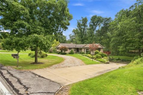10051 Deerfield Lane Brecksville OH 44141
