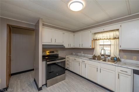 8 Dogwood Lane Olmsted Twp OH 44138
