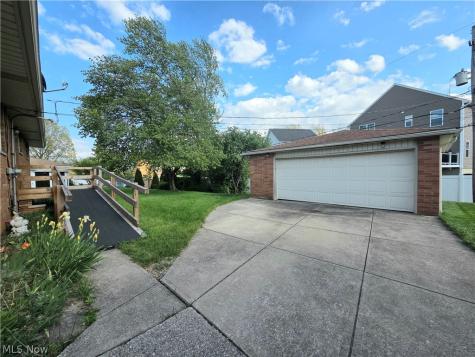 1423 Roanoke Drive Parma OH 44134
