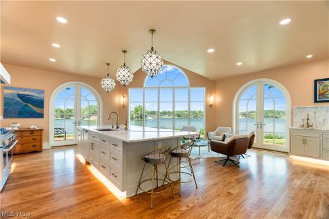 5252 Peninsula Drive NW Canton OH 44718