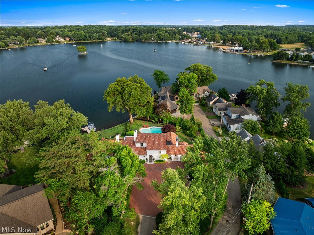 5252 Peninsula Drive NW Canton OH 44718
