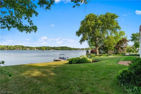 5252 Peninsula Drive NW Canton OH 44718