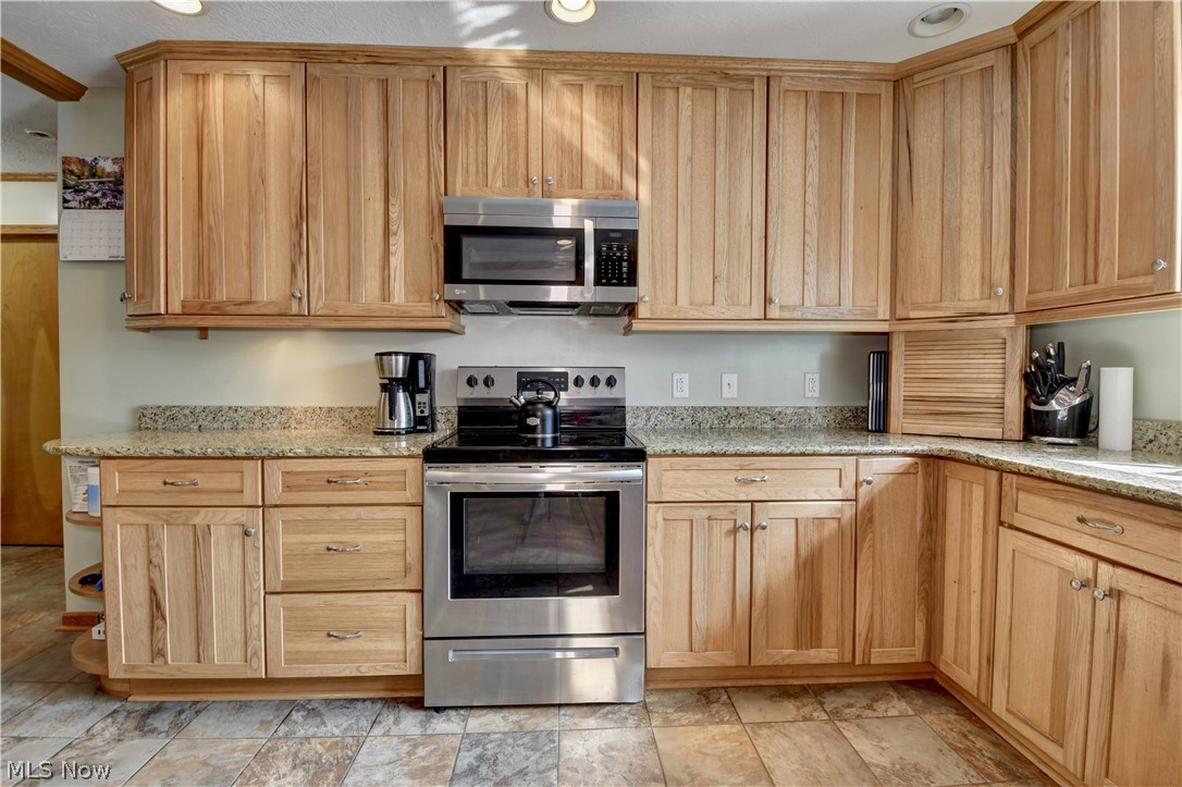 5601 Township Road 466 Lakeville OH 44638