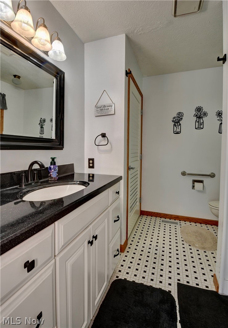 5601 Township Road 466 Lakeville OH 44638
