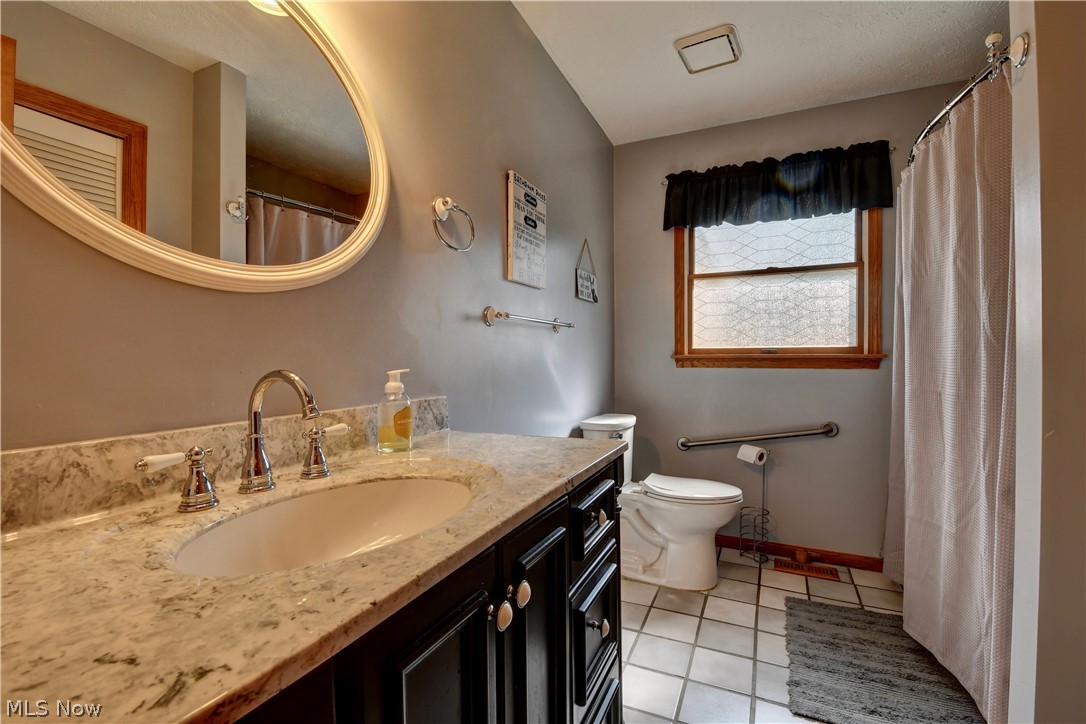 5601 Township Road 466 Lakeville OH 44638