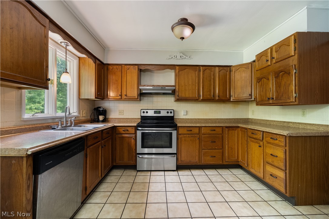 542 Garnette Road Akron OH 44313