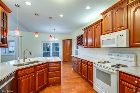2222 Burberry Street NW North Canton OH 44720