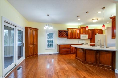 2222 Burberry Street NW North Canton OH 44720