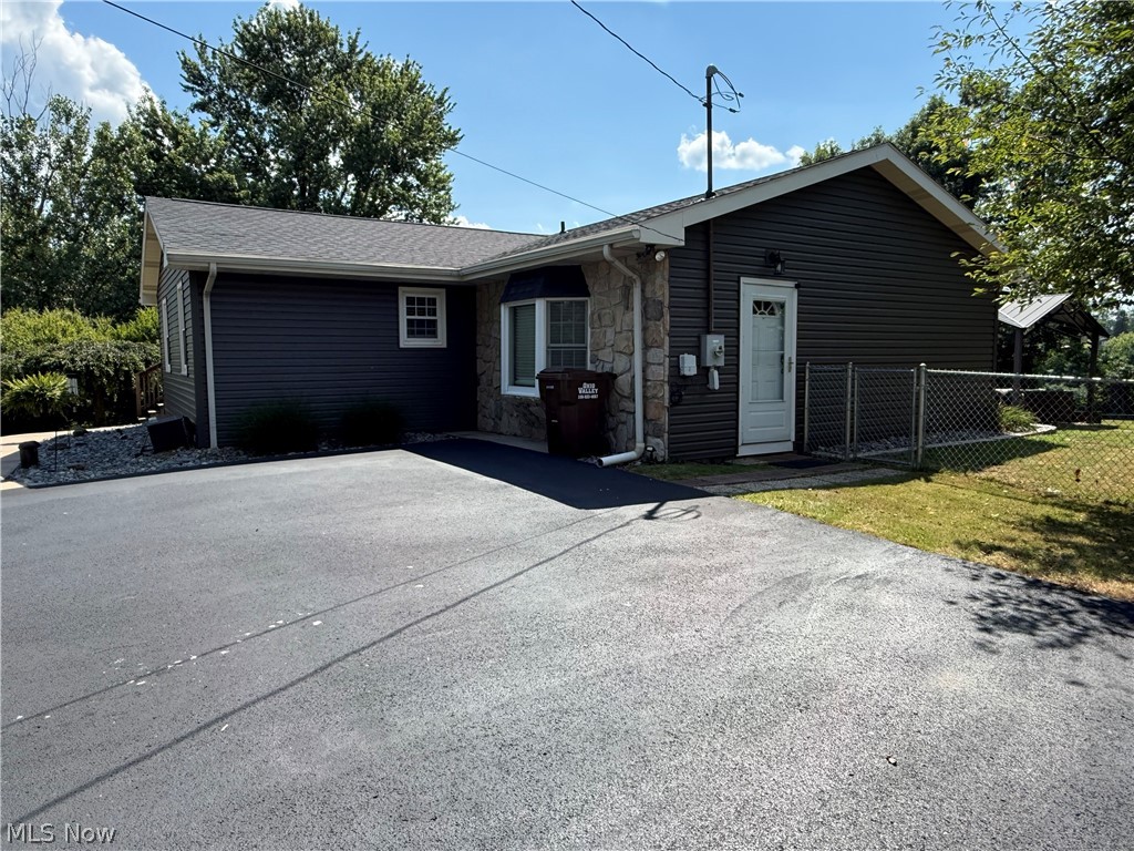 16781 Artistic Drive East Liverpool OH 43920